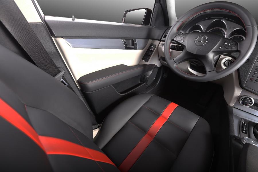 Детали интерьера Mercedes-Benz C-Class by Carbon Motors 2016 года  (фото 8 из 17)